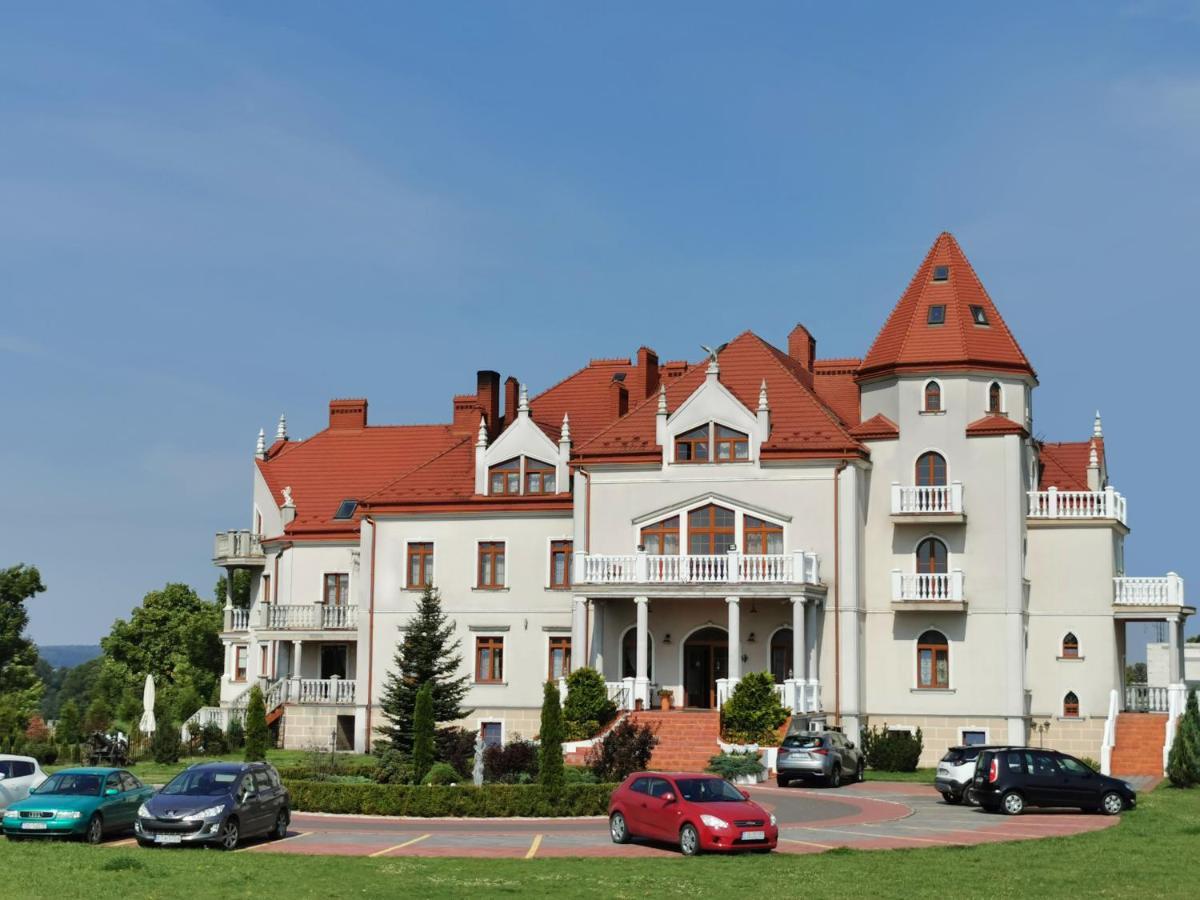 Palac Koronny Noclegi & Wypoczynek Wodzislaw Exterior photo
